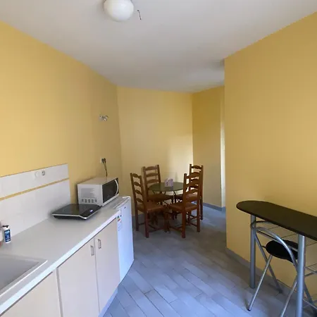 Un Petit Pour 2 A 3 Personnes Appartement Chef-Boutonne