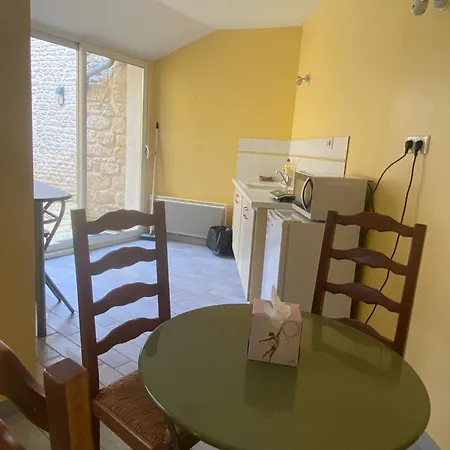 Un Petit Pour 2 A 3 Personnes Appartement *